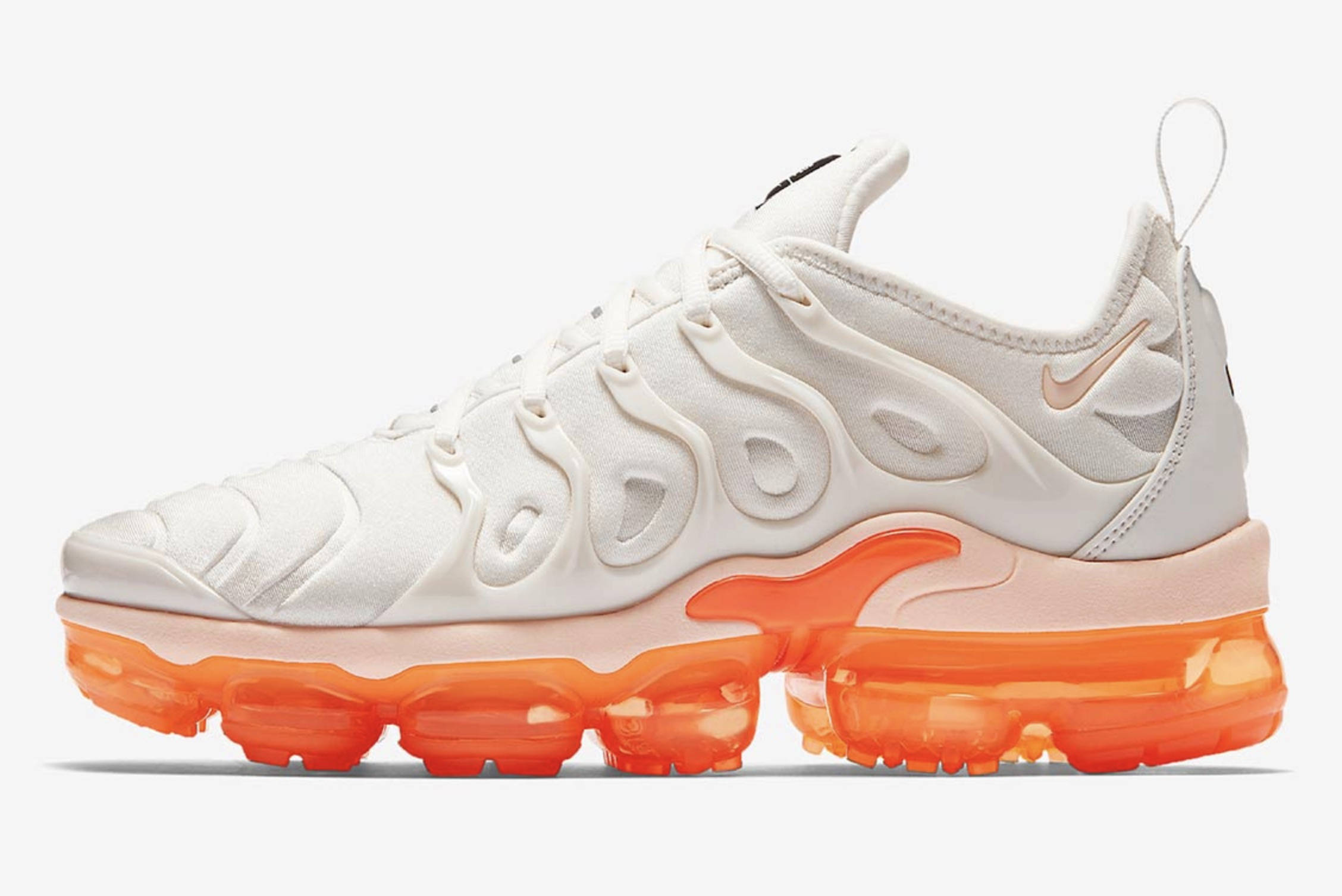 Orange vapormax deals plus women's