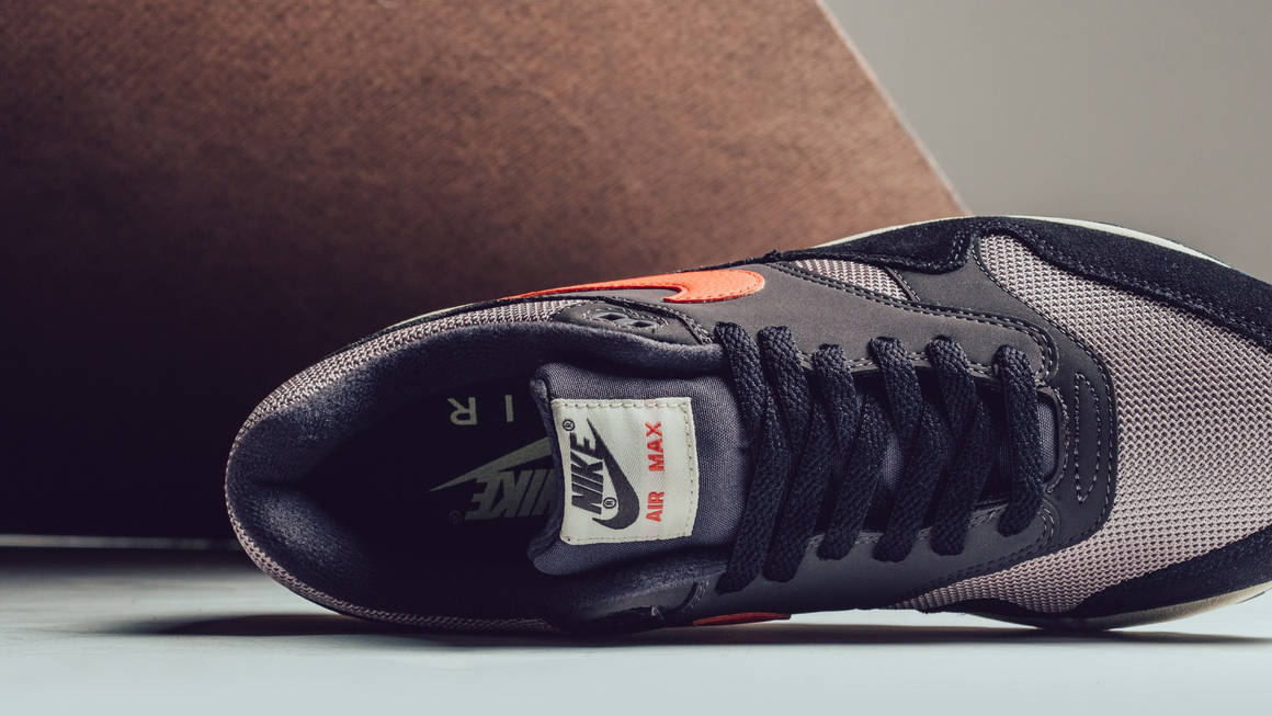 Bourgondië Zeggen Stevig Nike Gives The Air Max 1 An Oil Grey And Wild Mango Makeover | The Sole  Supplier