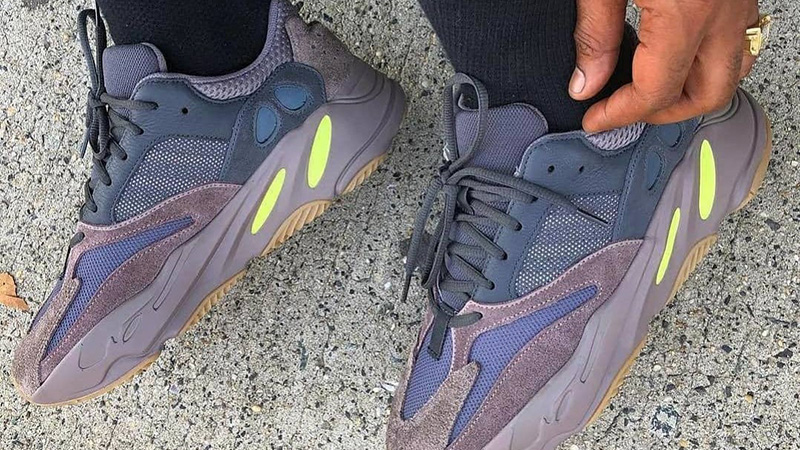 Urban Outfit Yeezy Boost 700 Inertia 