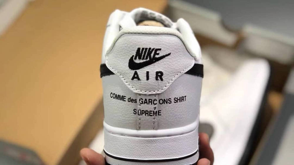 The Supreme x COMME des GARÇONS SHIRT x Nike Air Force 1 Surfaces In A 'White' Colourway The Supreme x COMME des GARÇONS SHIRT x Nike Air Force 1 Surfaces In A ‘White’ Colourway