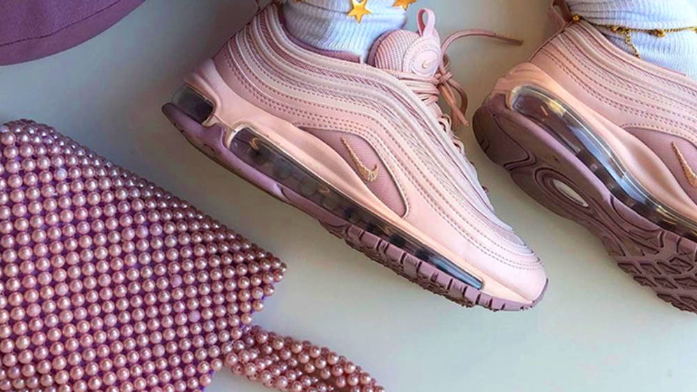 Outfit Inspiration: 10 Bold Bag/Sneaker Co-Ords