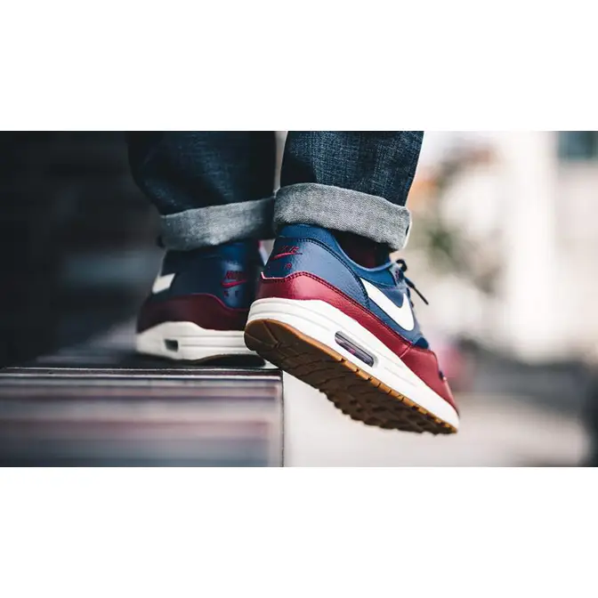 Nike air max hotsell 1 navy blue red