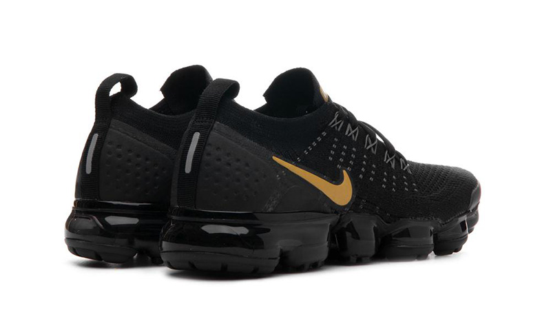 nike air vapormax flyknit 2 black and gold