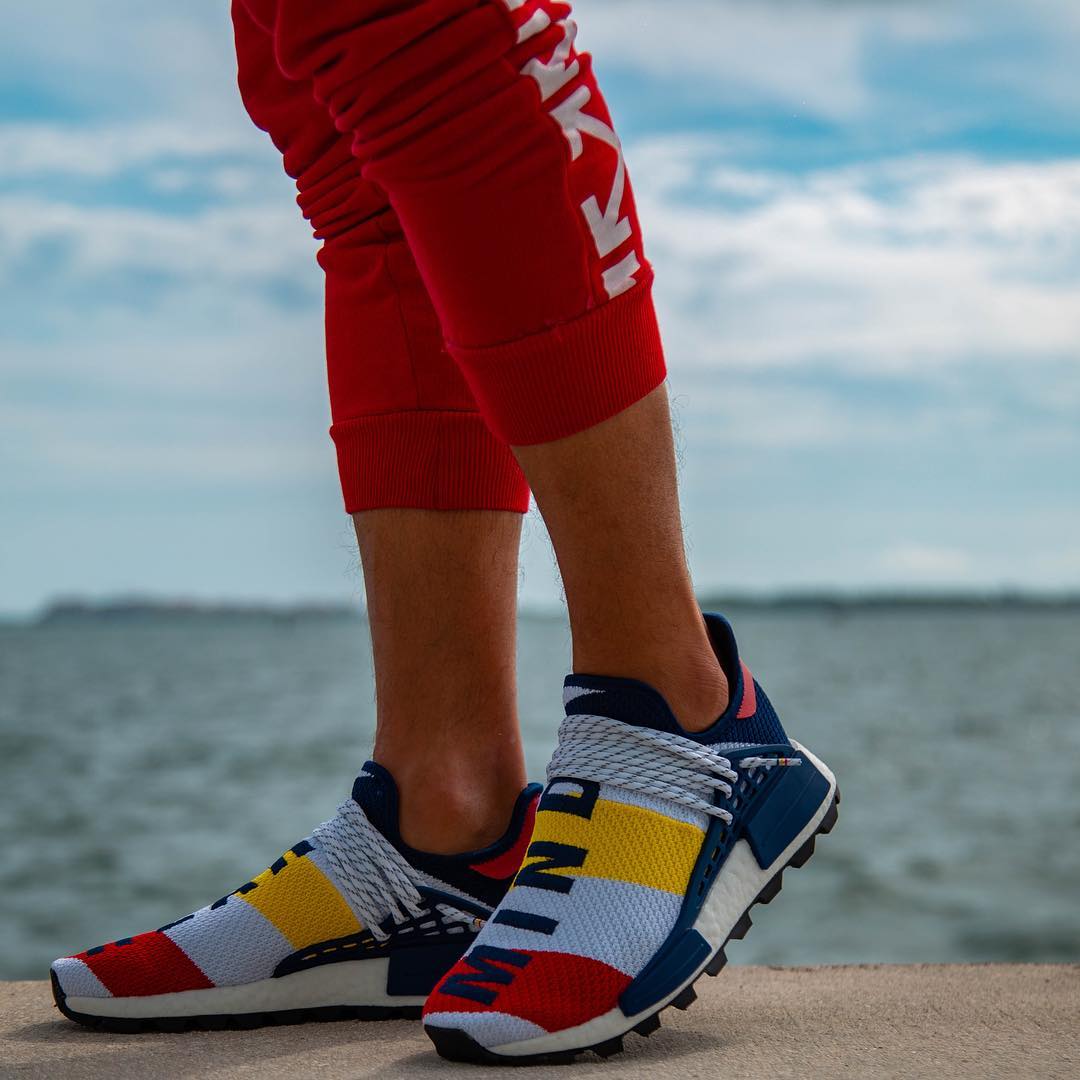 Human race billionaire club on feet on sale