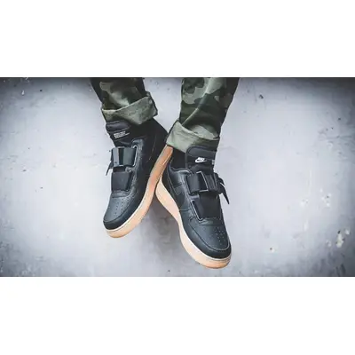 Nike Sneakers Black Gum Strap Air Force 1 Utility Low Men Size 7.5  A01531-002