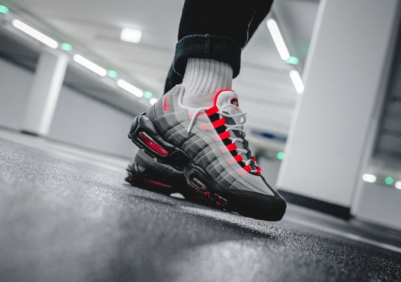 air max 95 red crush on feet