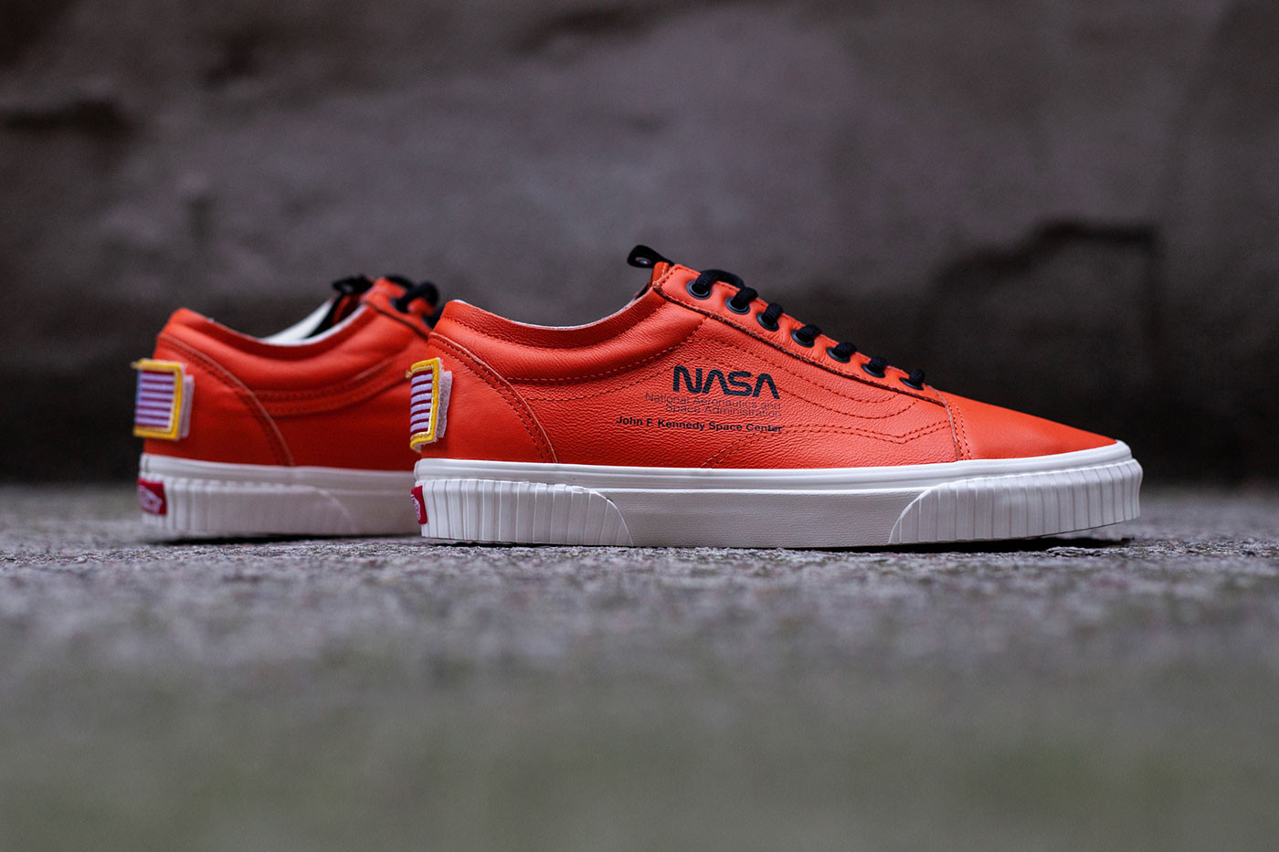 Chaussure nasa vans hotsell