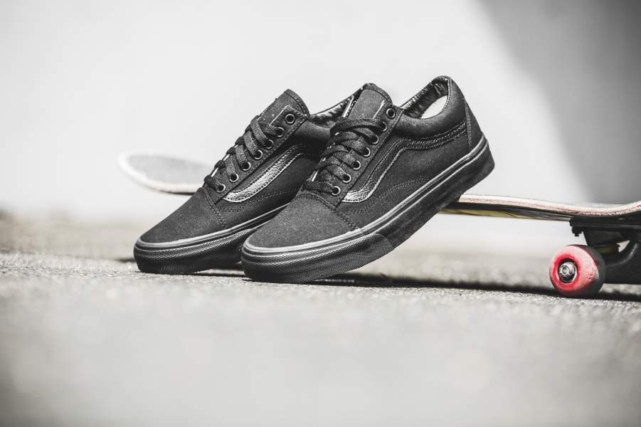 vans old skool trainers in black vd3hbka