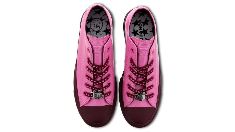 Miley cyrus hotsell converse pink