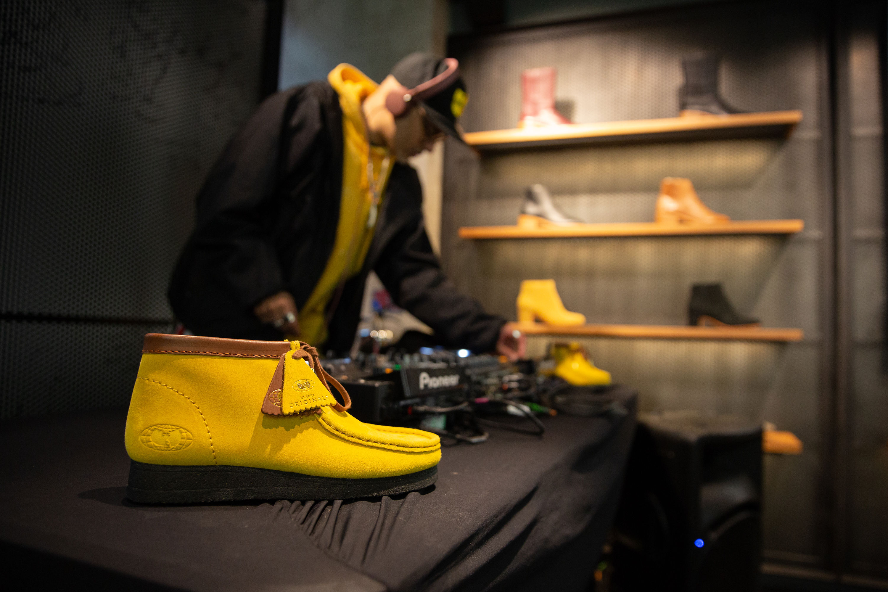 Clarks wu tang clearance yellow