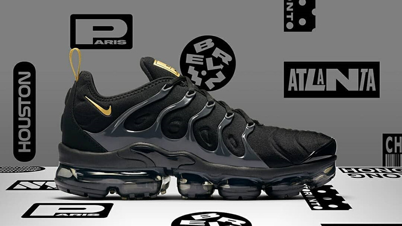 air vapormax plus triple black footlocker