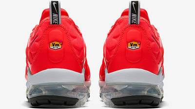 nike vapormax white with red bottom