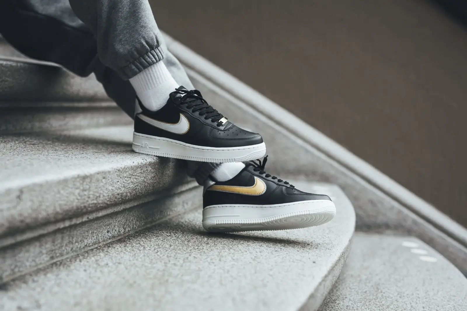 mens metallic nike shoes