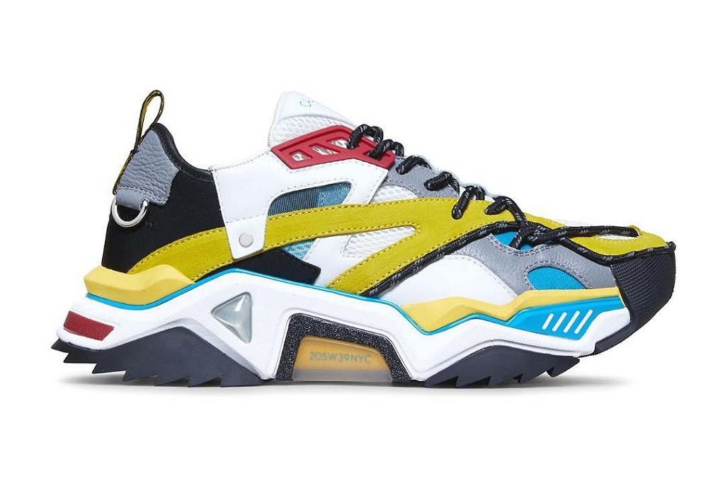 Gundam Vibes Feature On The Calvin Klein Strike 205