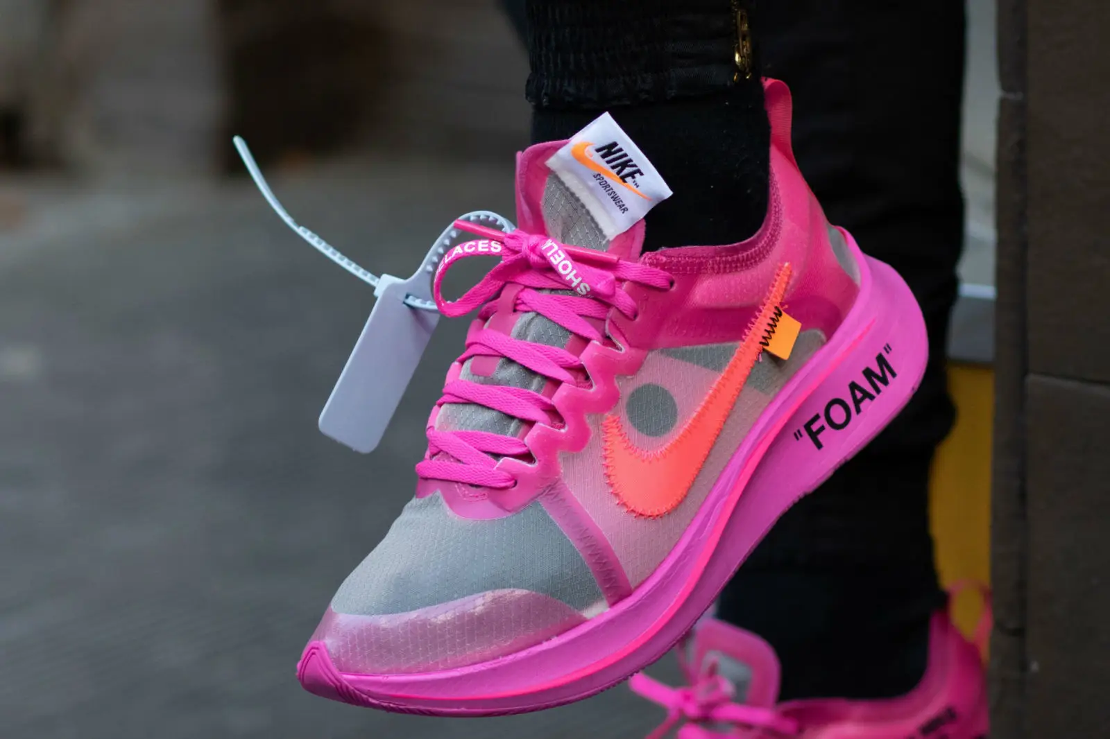 Off white pink store zoom fly on feet