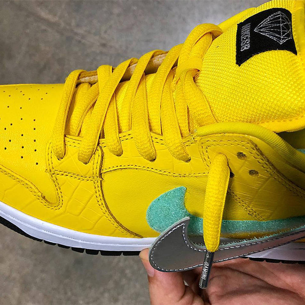 nike diamond dunk yellow