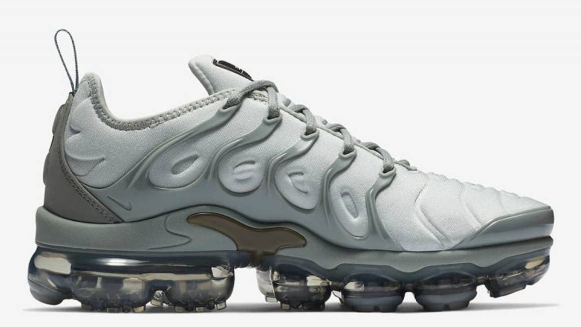 Light Grey Hues Transform The Women's Exclusive Nike Air VaporMax Plus ...