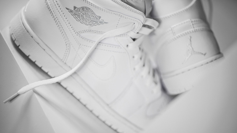 Air Jordan 1 Mid Triple White