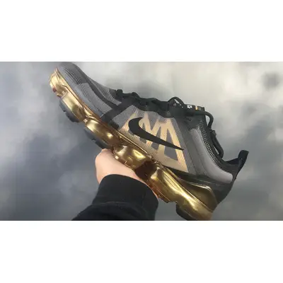 Vapormax hot sale metallic gold