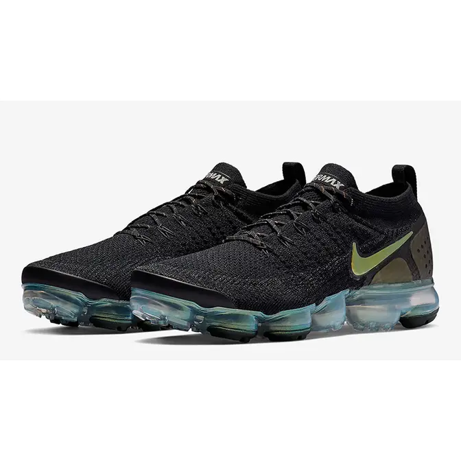 Running vapormax flyknit trainers in sale black and gold