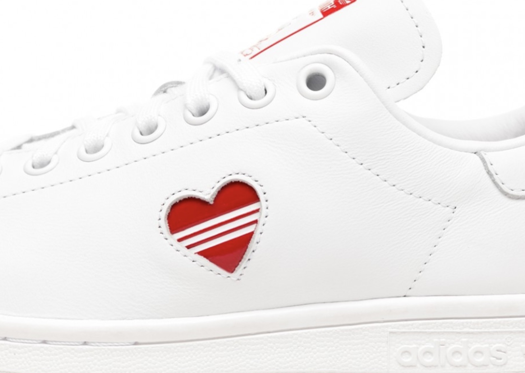 Stan smith with on sale heart