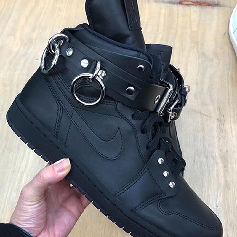 A Closer Look At The COMME des Garcons x Air Jordan 1