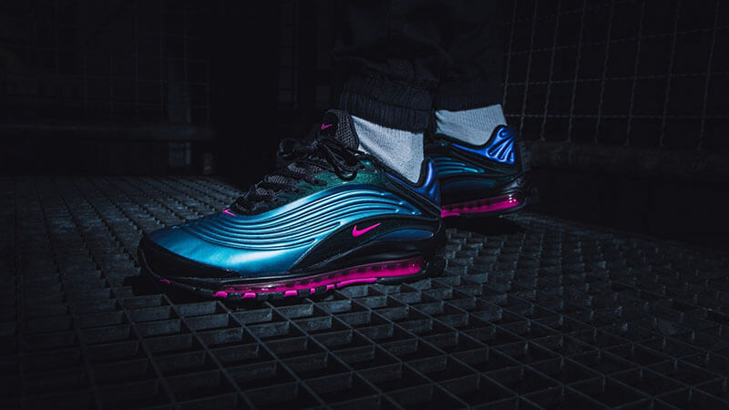 Nike Air Max Deluxe Throwback Future 