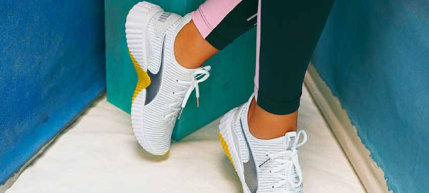 Puma DEFY TZ in Puma White/Blazing Yellow