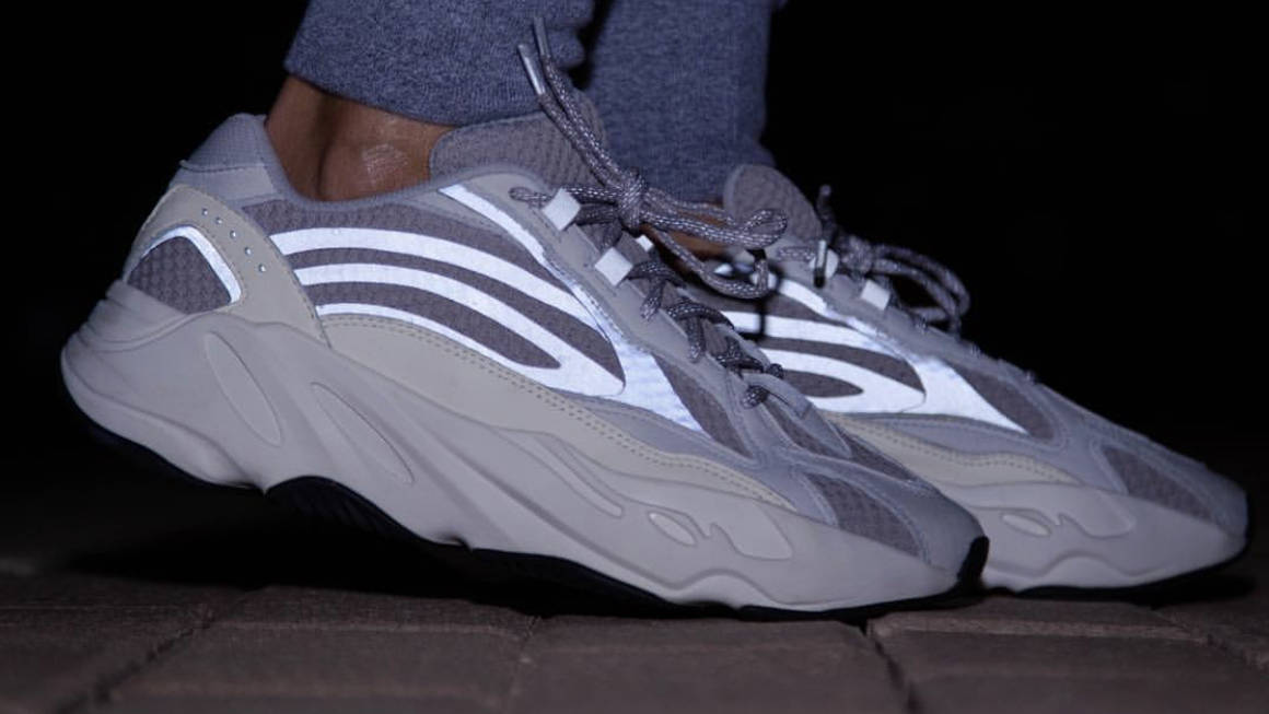 yeezy 700 static laces