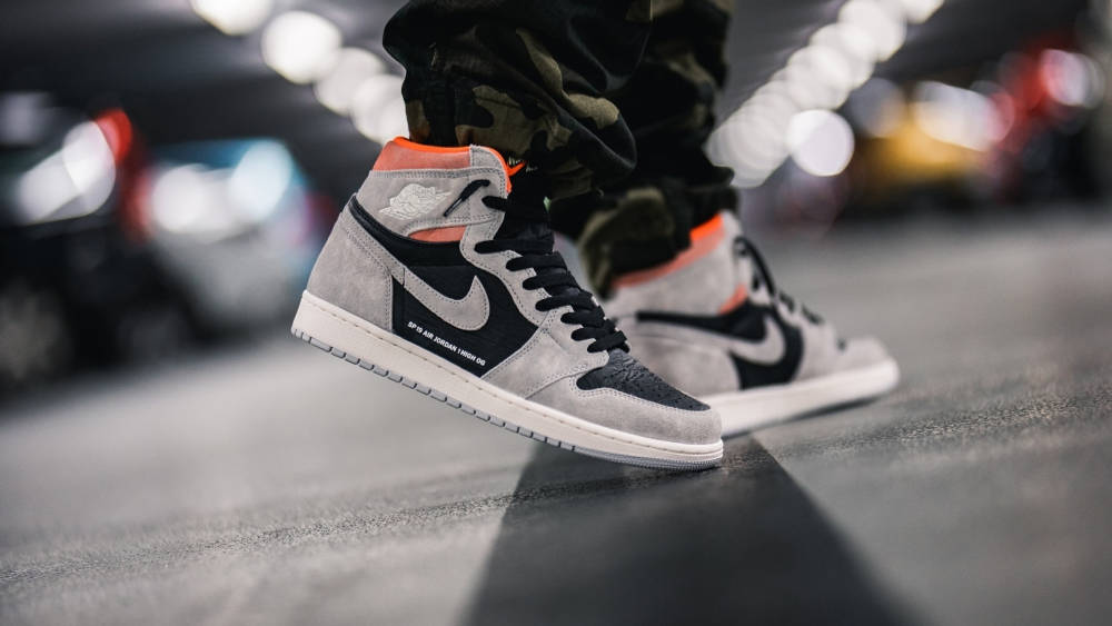 RELEASE REMINDER: Don't Miss The Jordan 1 Retro 'Grey Crimson' RELEASE REMINDER: Don’t Miss The Jordan 1 Retro ‘Grey Crimson’ 3