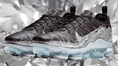 A Giant Swoosh Decorates This Vapormax Plus A Giant Swoosh Decorates This Vapormax Plus