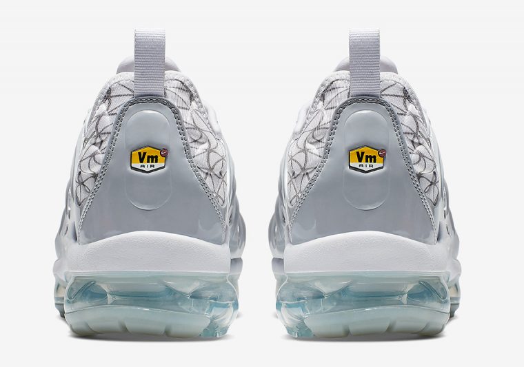 nike air vapormax plus white silver