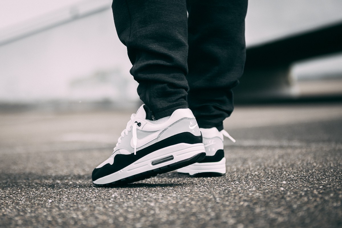 air max 1 white black wolf grey