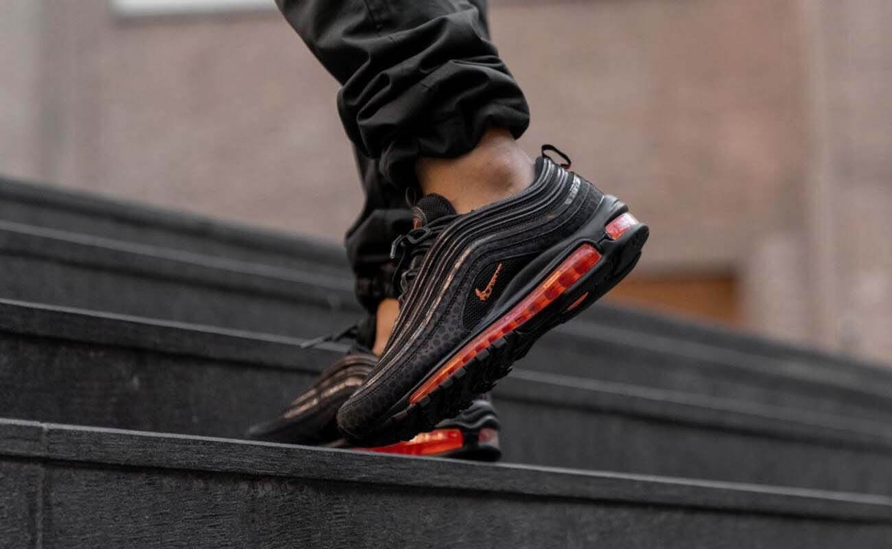 air max 97 emerald on feet