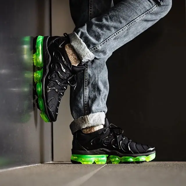 Vapormax plus clearance volt on feet