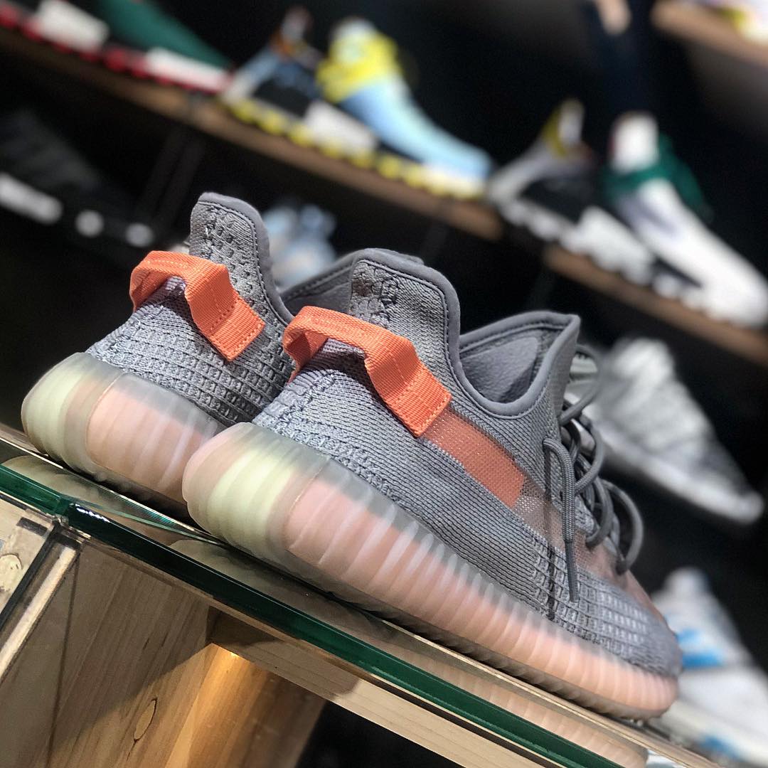 YEEZY TRUE FORM ENG