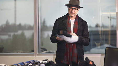 Tinker Hatfield Spotted Rocking Never-Before-Seen Nike React Sneakers Tinker Hatfield Spotted Rocking Never-Before-Seen Nike React Sneakers