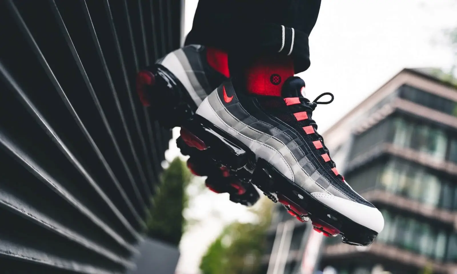 Red vapormax 95 shops