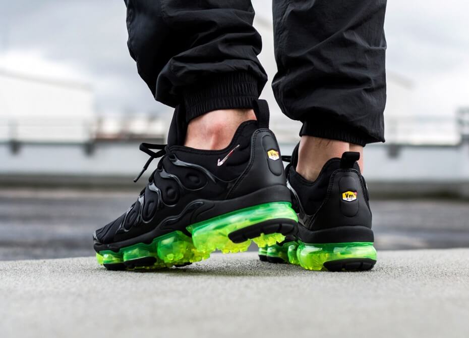 vapormax plus volt on feet