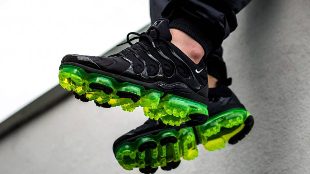 Release Alert: Nike Air VaporMax Plus Black Volt Release Alert: Nike Air VaporMax Plus Black Volt 3