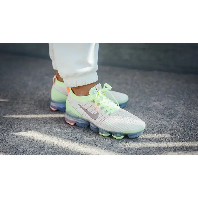 Air vapormax flyknit 3 barely outlet volt pink tint (w)