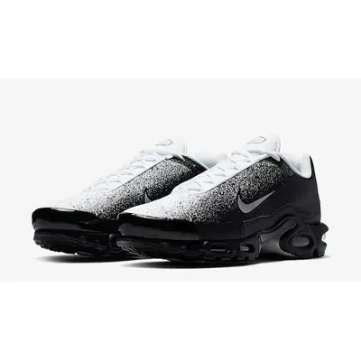 Nike air max plus se black and outlet white