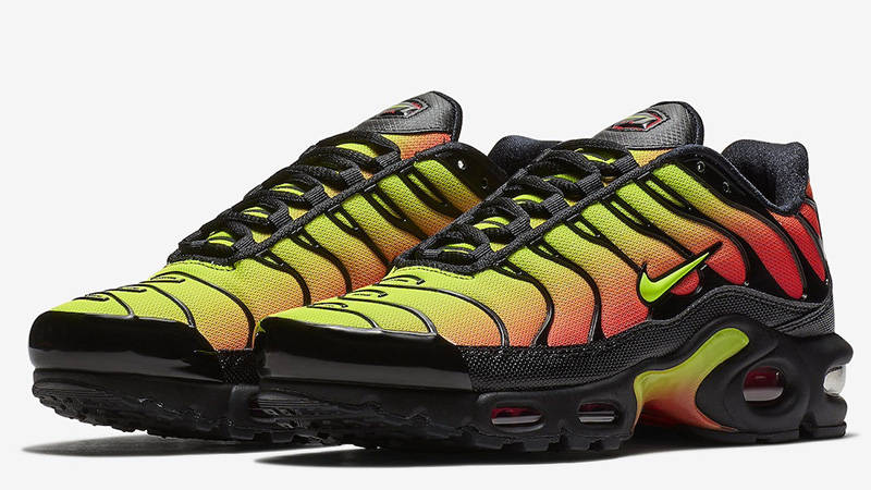 Nike Air Max Plus Black Volt Solar Red front