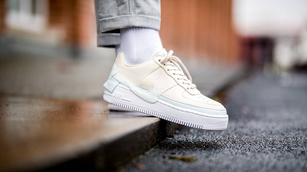 nike-wmns-air-force-1-jester-xx-gelb-mint-ao1220-201-mood-1 nike-wmns-air-force-1-jester-xx-gelb-mint-ao1220-201-mood-1