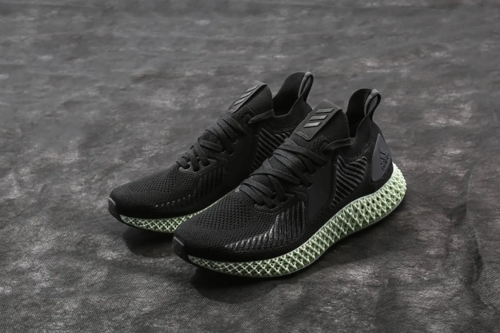 Alphaedge 4d clearance black on feet