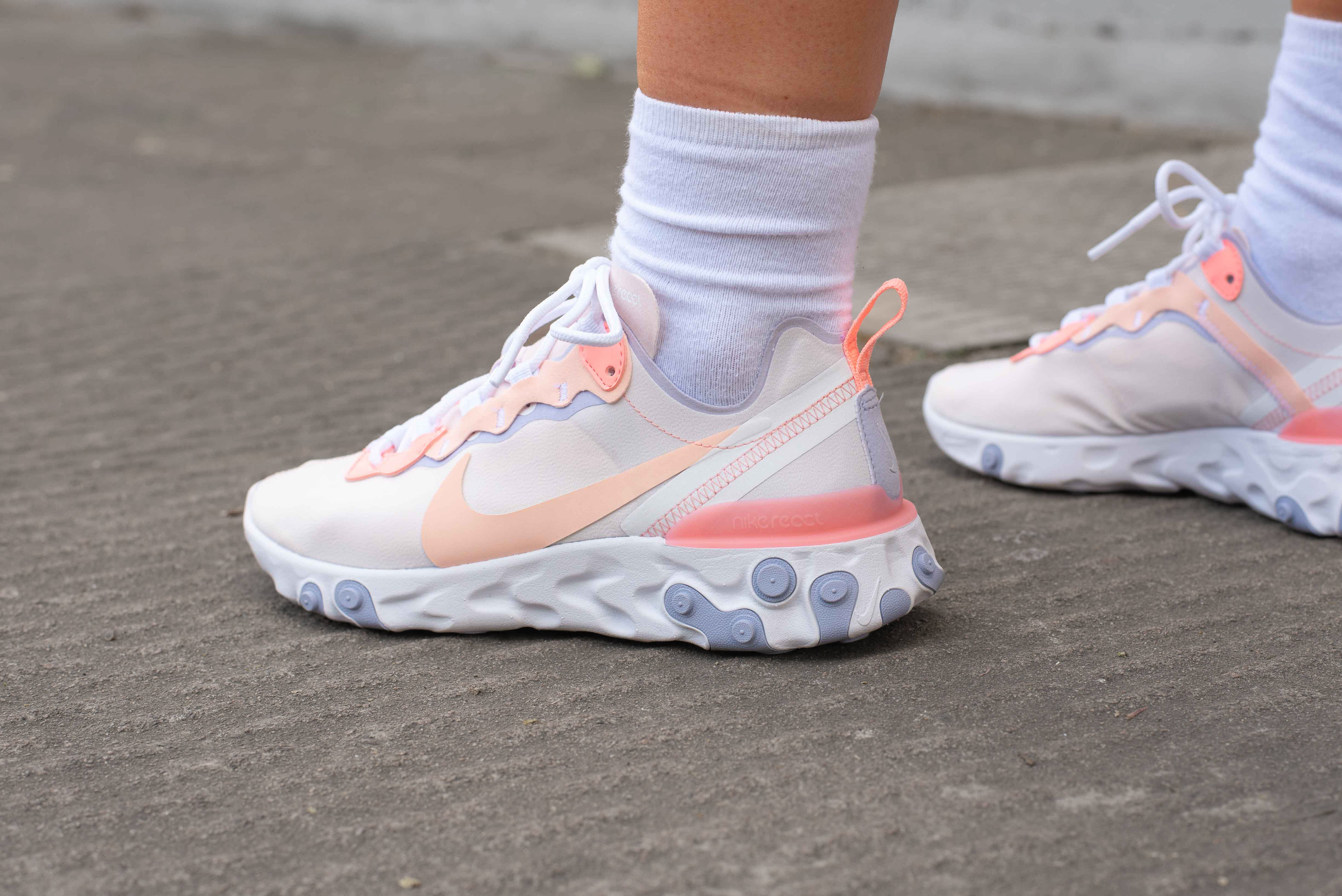 靴 Nike React Element 55 Pale Pink Coral 215798.jpg