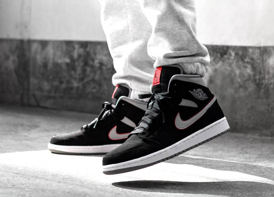 air jordan 1 mid gym red on feet