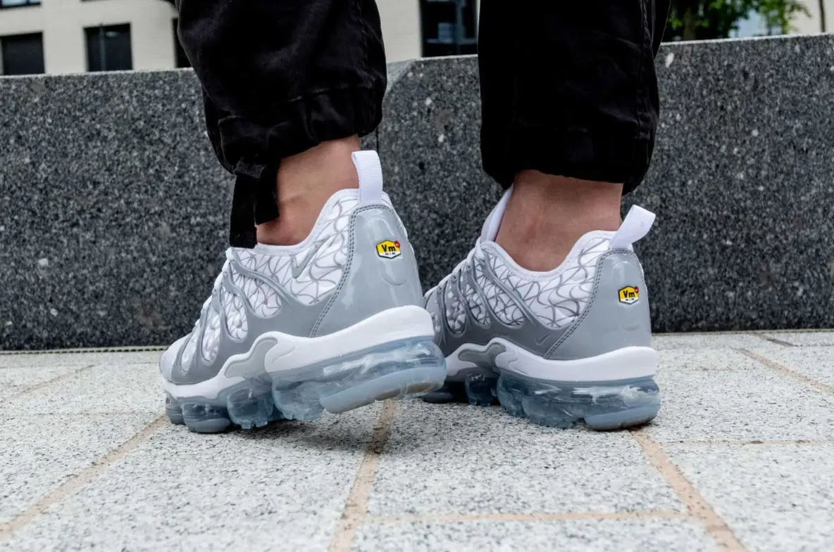 Nike vapormax plus white hotsell on feet