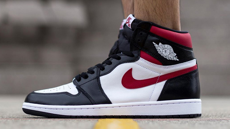 air jordan 1 high black and red