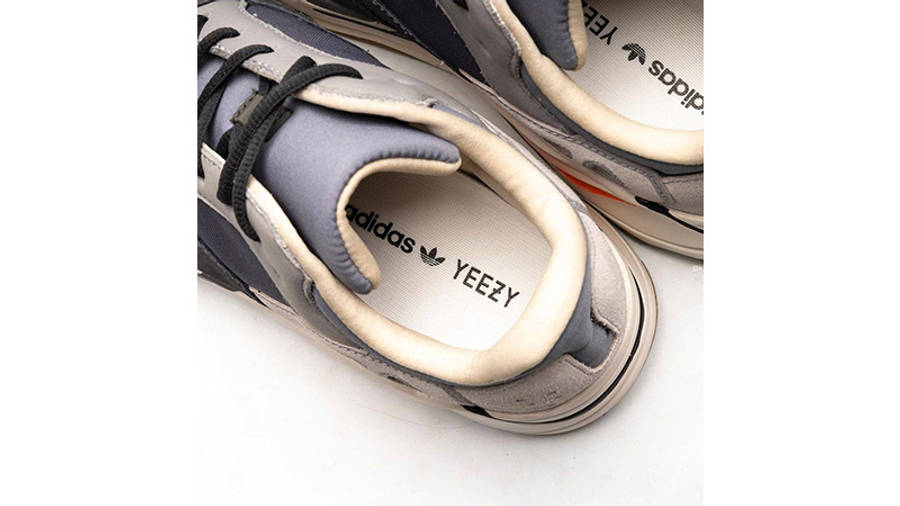 yeezy boost 700 fv9922